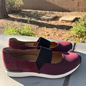 Vionic Cadee Wine Suede sneaker with Black Elastic Orthodic Size 10 nwot